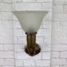 Load image into Gallery viewer, Vintage Brass Wall Light.