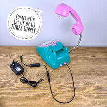 Load image into Gallery viewer, Dopamine Decor, Emerald Green &amp; Pink Desk Lamp.
